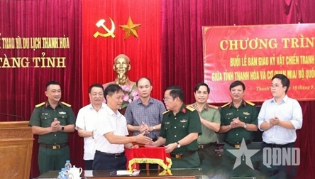 Thanh Hoa hands over two war keepsakes to MND’s MIA Office
